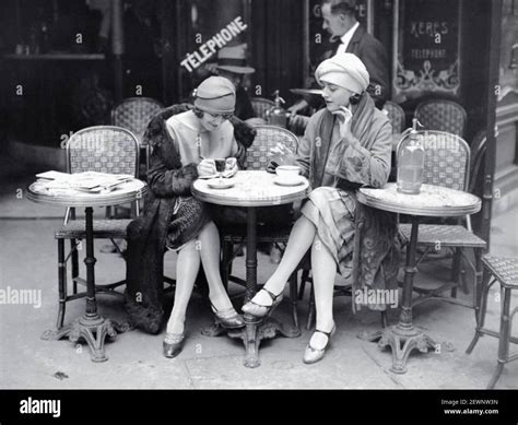 Stunning Vintage Photos of Cafes of Paris in the 1920s 